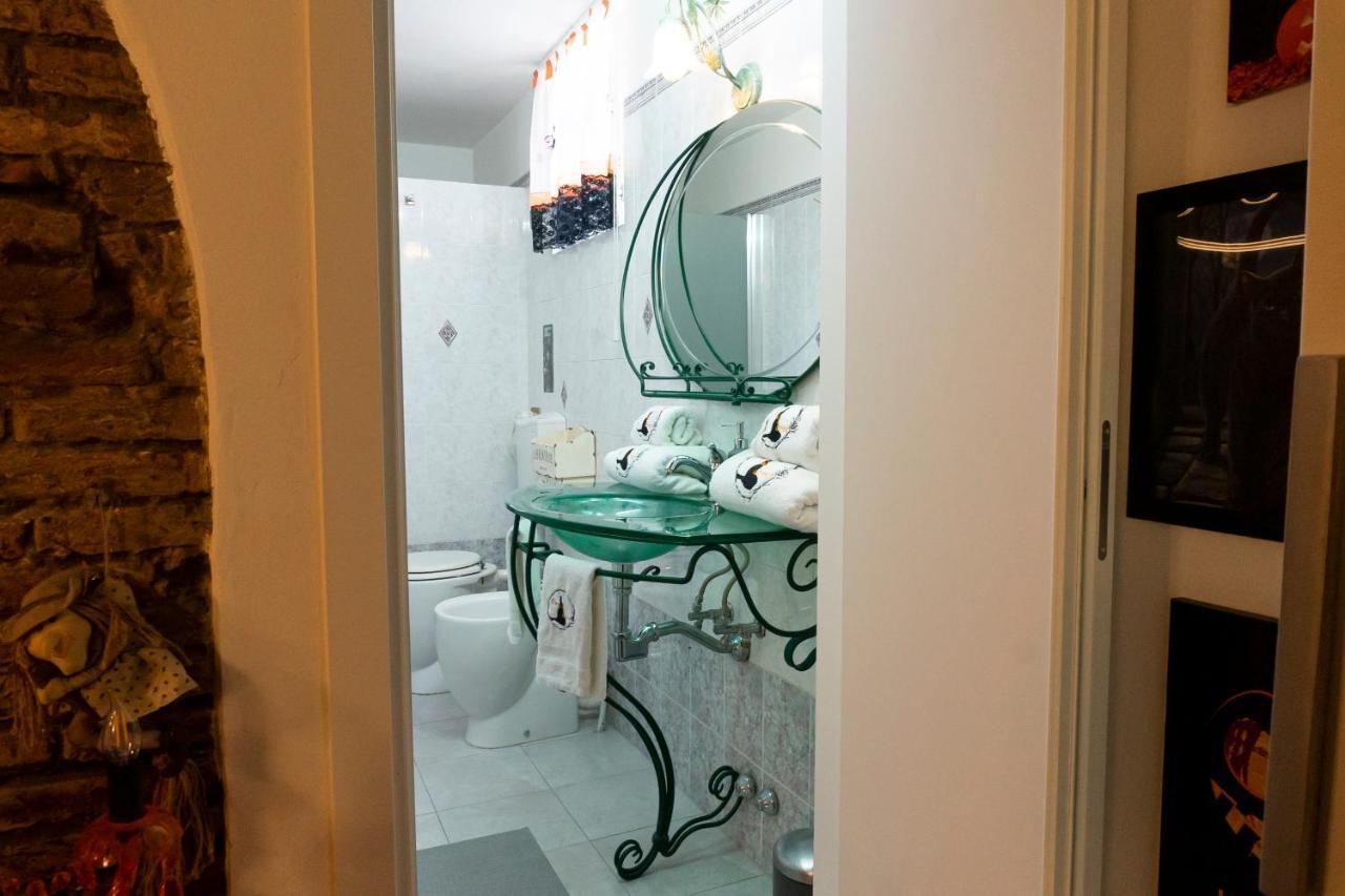 Le Streghe Rooms E Art,Centralissimo Con Garage Su Richiesta Λιβόρνο Εξωτερικό φωτογραφία